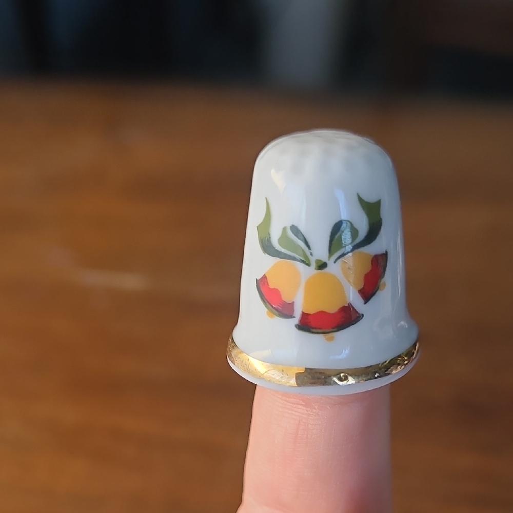 Enesco White Ceramic Thimble with Gold Accent